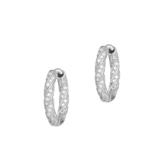 kessajewels-RENE HOOPS Ασημένια σκουλαρίκια κρίκοι στριφτό με καρφωμένες πέτρες ζιργκόν.